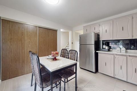 Photo 12 at 72 - 42 John Cabot Way, Jane Heights, Toronto
