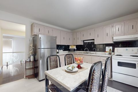 Photo 13 at 72 - 42 John Cabot Way, Jane Heights, Toronto