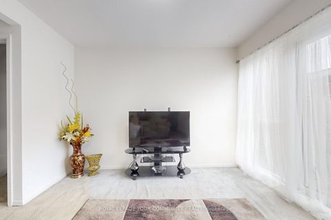 Photo 32 at 72 - 42 John Cabot Way, Jane Heights, Toronto