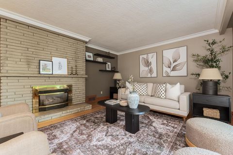 Photo 2 at 25 Ayre Point Road, Cliffcrest, Toronto