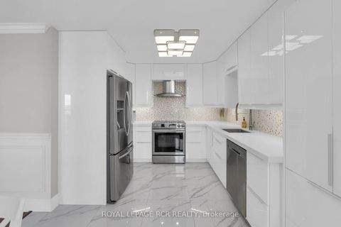 Photo 10 at 1607 - 1 Clark Avenue W, Yorkhill, Vaughan