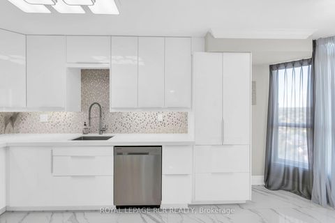 Photo 11 at 1607 - 1 Clark Avenue W, Yorkhill, Vaughan