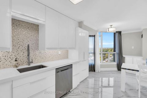 Photo 12 at 1607 - 1 Clark Avenue W, Yorkhill, Vaughan