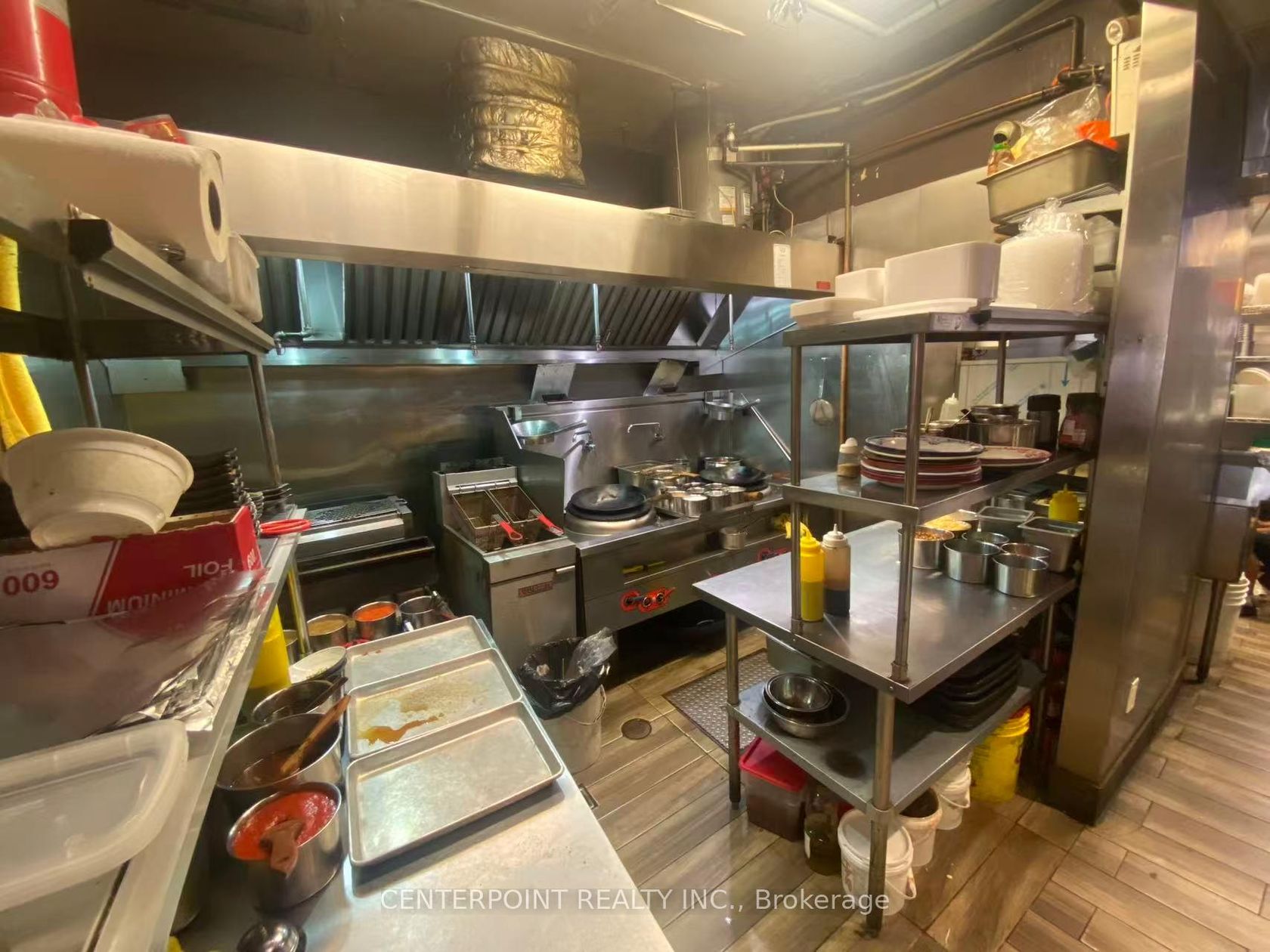 664 Yonge Street, Bay Street Corridor, Toronto photo number 2