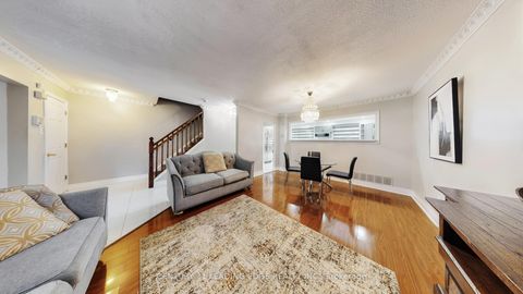 Photo 2 at 101 Red River Crescent, Rouge E11, Toronto