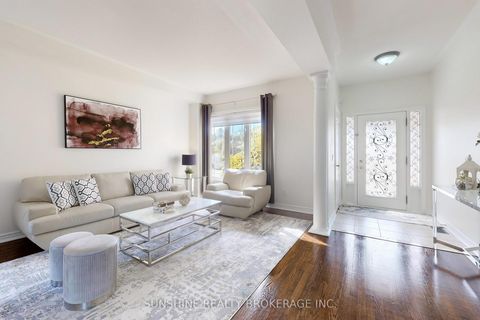 Photo 2 at 18 Pegasus Drive, Oak Ridges, Richmond Hill