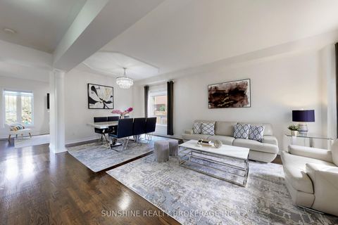 Photo 5 at 18 Pegasus Drive, Oak Ridges, Richmond Hill Photo 5 at 18 Pegasus Drive, Oak Ridges, Richmond Hill