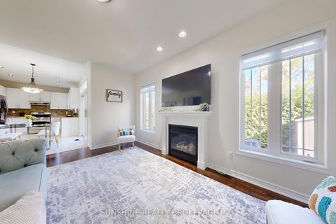 Photo 7 at 18 Pegasus Drive, Oak Ridges, Richmond Hill