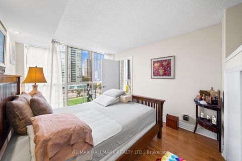 Photo 12 at 906 - 15 Maitland Place, South St. James Town, Toronto
