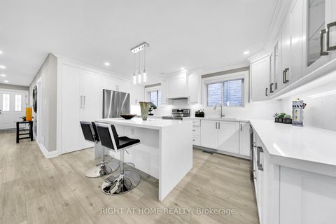 Photo 4 at 422 Maple Leaf Drive, Maple Leaf, Toronto