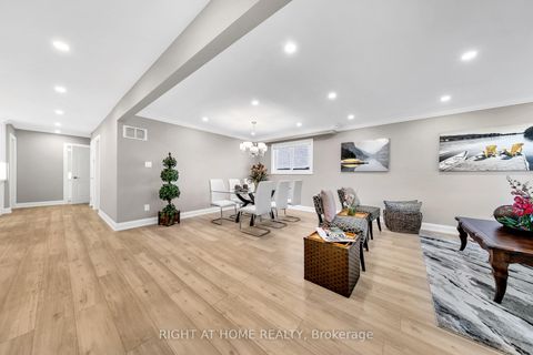 Photo 6 at 422 Maple Leaf Drive, Maple Leaf, Toronto