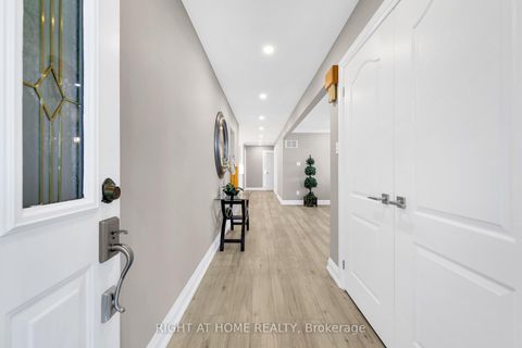Photo 7 at 422 Maple Leaf Drive, Maple Leaf, Toronto