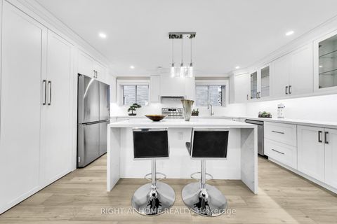 Photo 8 at 422 Maple Leaf Drive, Maple Leaf, Toronto
