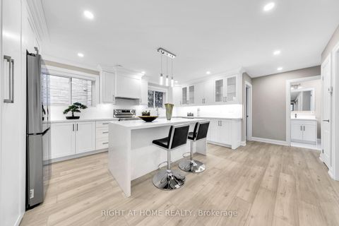 Photo 9 at 422 Maple Leaf Drive, Maple Leaf, Toronto