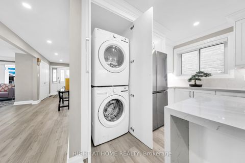 Photo 14 at 422 Maple Leaf Drive, Maple Leaf, Toronto