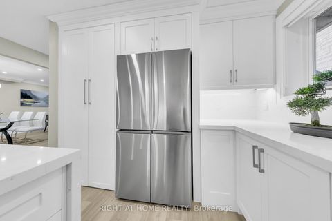 Photo 16 at 422 Maple Leaf Drive, Maple Leaf, Toronto
