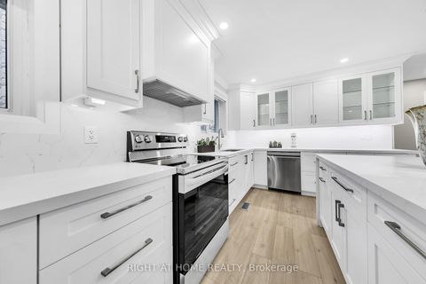 Photo 18 at 422 Maple Leaf Drive, Maple Leaf, Toronto