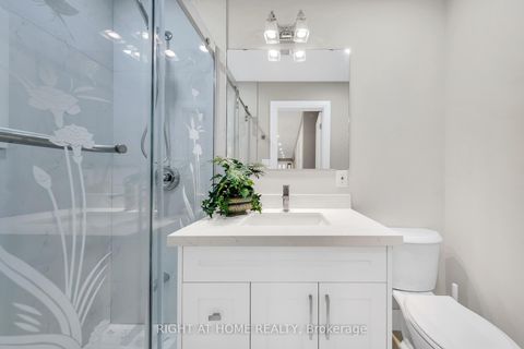 Photo 22 at 422 Maple Leaf Drive, Maple Leaf, Toronto