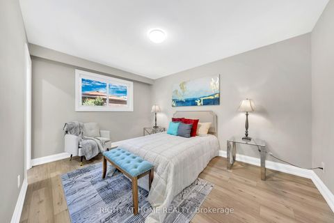 Photo 25 at 422 Maple Leaf Drive, Maple Leaf, Toronto