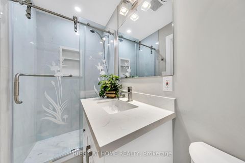Photo 28 at 422 Maple Leaf Drive, Maple Leaf, Toronto