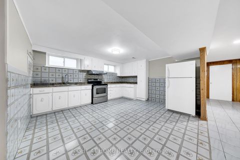 Photo 33 at 422 Maple Leaf Drive, Maple Leaf, Toronto