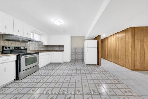 Photo 34 at 422 Maple Leaf Drive, Maple Leaf, Toronto