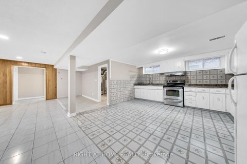 Photo 35 at 422 Maple Leaf Drive, Maple Leaf, Toronto