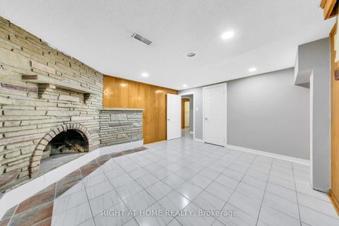 Photo 36 at 422 Maple Leaf Drive, Maple Leaf, Toronto