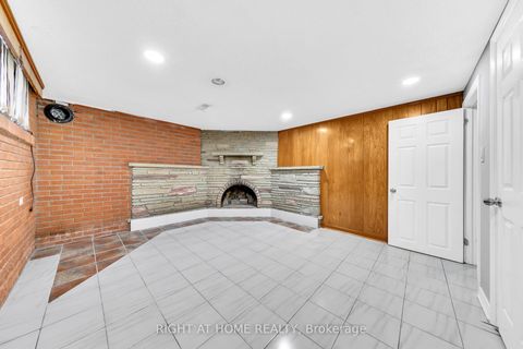 Photo 37 at 422 Maple Leaf Drive, Maple Leaf, Toronto