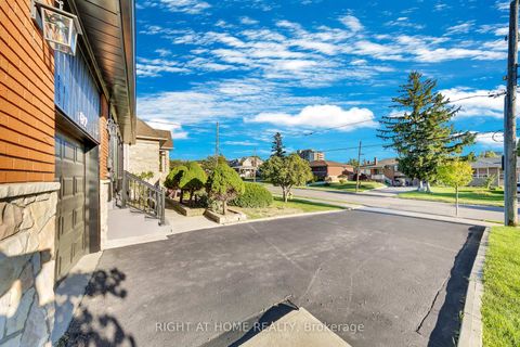 Photo 43 at 422 Maple Leaf Drive, Maple Leaf, Toronto