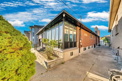Photo 44 at 422 Maple Leaf Drive, Maple Leaf, Toronto