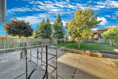 Photo 45 at 422 Maple Leaf Drive, Maple Leaf, Toronto