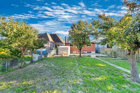 Photo 46 at 422 Maple Leaf Drive, Maple Leaf, Toronto
