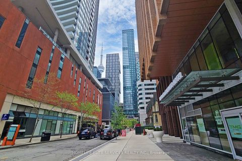Photo 3 at 702 - 327 King Street W, Waterfront Communities C1, Toronto