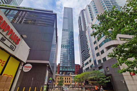 Photo 4 at 702 - 327 King Street W, Waterfront Communities C1, Toronto