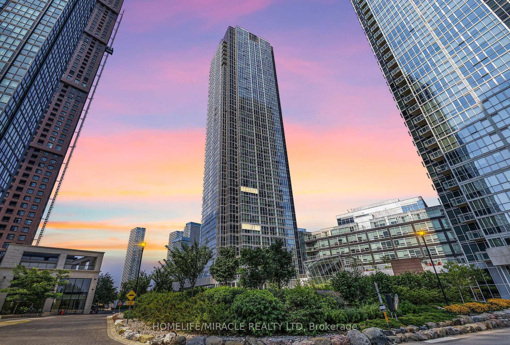 808 - 2916 Highway 7, Concord, Vaughan by Loree Meneguzzi Real Estate 808 - 2916 Highway 7, Concord, Vaughan