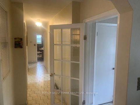 Photo 5 at 121 Denbigh Crescent, CFB, Toronto