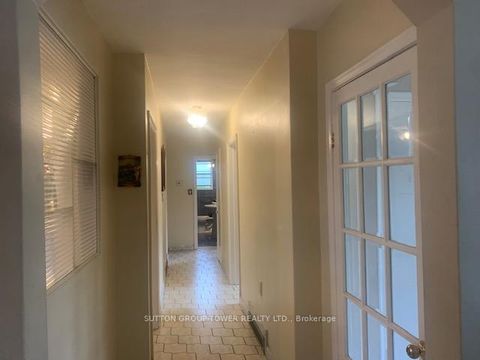 Photo 6 at 121 Denbigh Crescent, CFB, Toronto