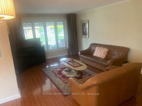 Photo 8 at 121 Denbigh Crescent, CFB, Toronto