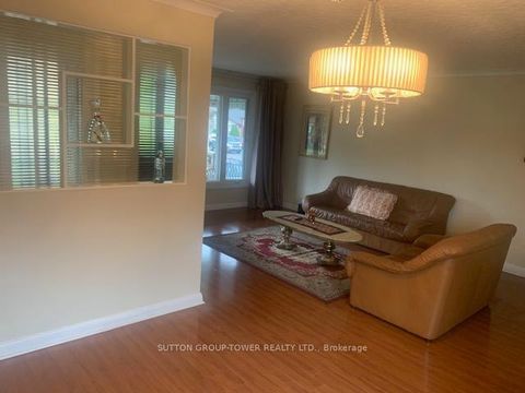 Photo 10 at 121 Denbigh Crescent, CFB, Toronto