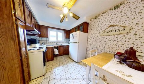 Photo 11 at 121 Denbigh Crescent, CFB, Toronto