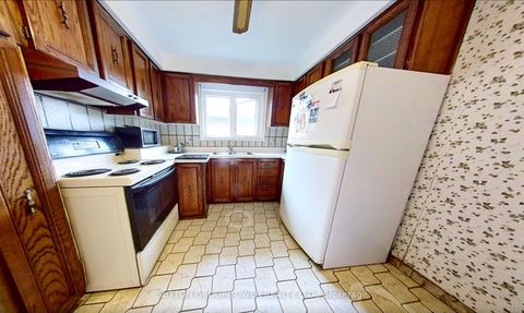 Photo 13 at 121 Denbigh Crescent, CFB, Toronto
