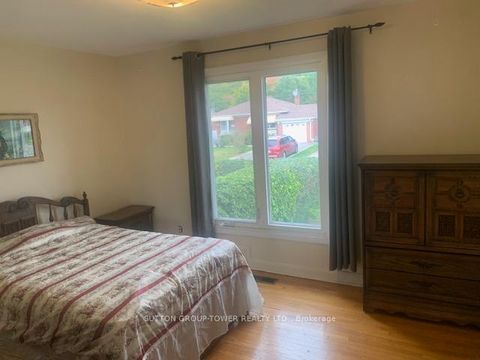 Photo 15 at 121 Denbigh Crescent, CFB, Toronto
