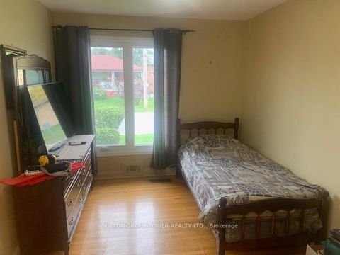 Photo 17 at 121 Denbigh Crescent, CFB, Toronto