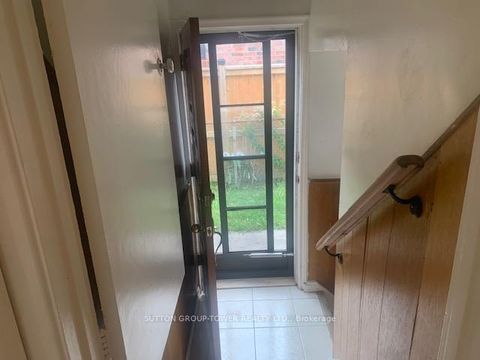 Photo 20 at 121 Denbigh Crescent, CFB, Toronto