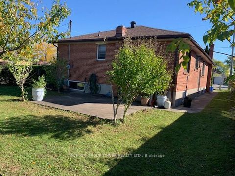 Photo 27 at 121 Denbigh Crescent, CFB, Toronto