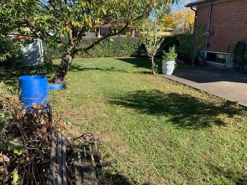 Photo 28 at 121 Denbigh Crescent, CFB, Toronto