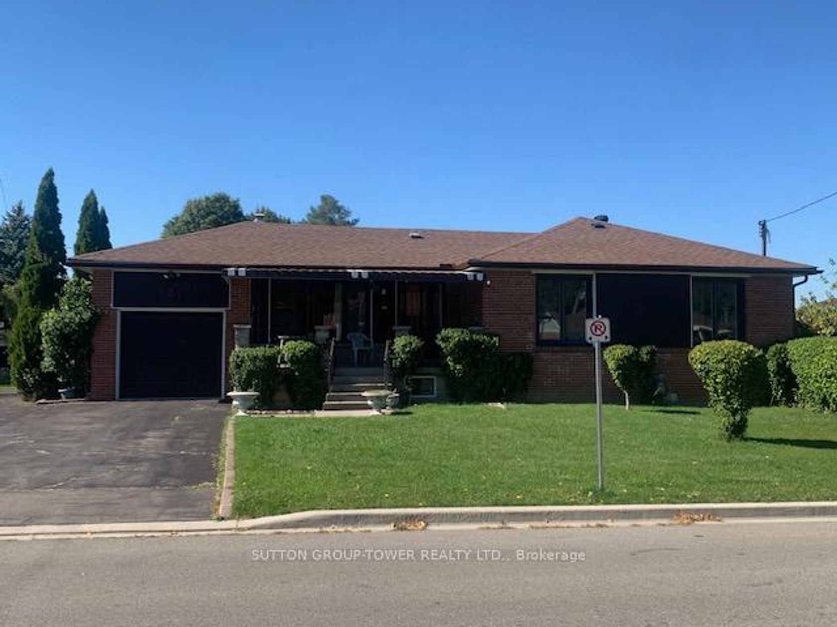 121 Denbigh Crescent, CFB, Toronto by Alessia Polo 121 Denbigh Crescent, CFB, Toronto