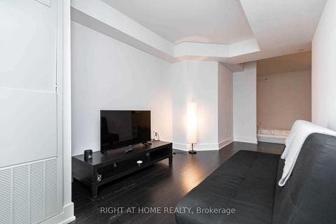 Photo 5 at 1518 - 955 Bay Street, Bay Street Corridor, Toronto