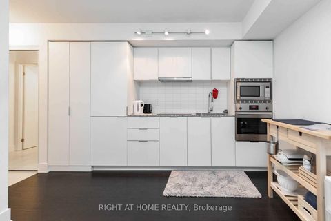 Photo 7 at 1518 - 955 Bay Street, Bay Street Corridor, Toronto
